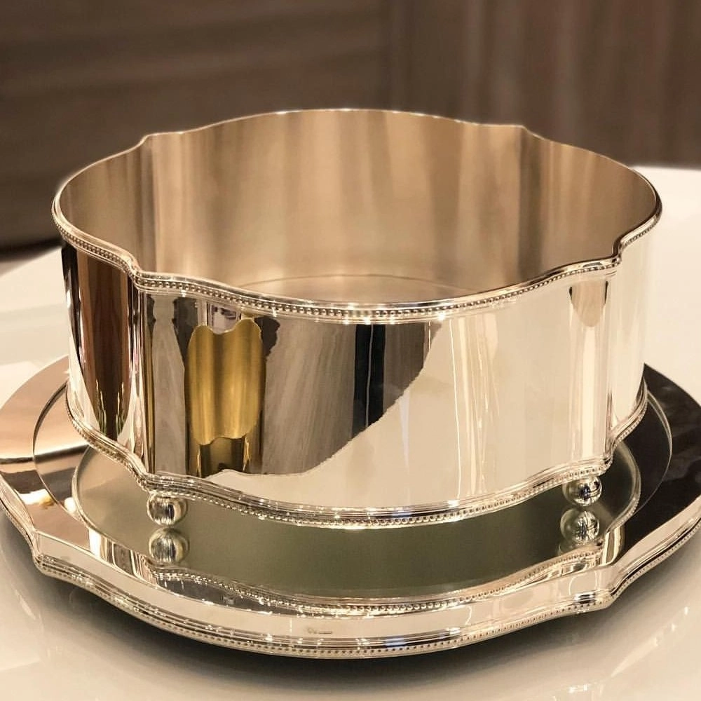 Centro de Mesa Classico St. James Com Cordao Perola e Presentoir Em Espelho Centro de Mesa Classico St. James Com Cordao Perola e Presentoir Em Espelho