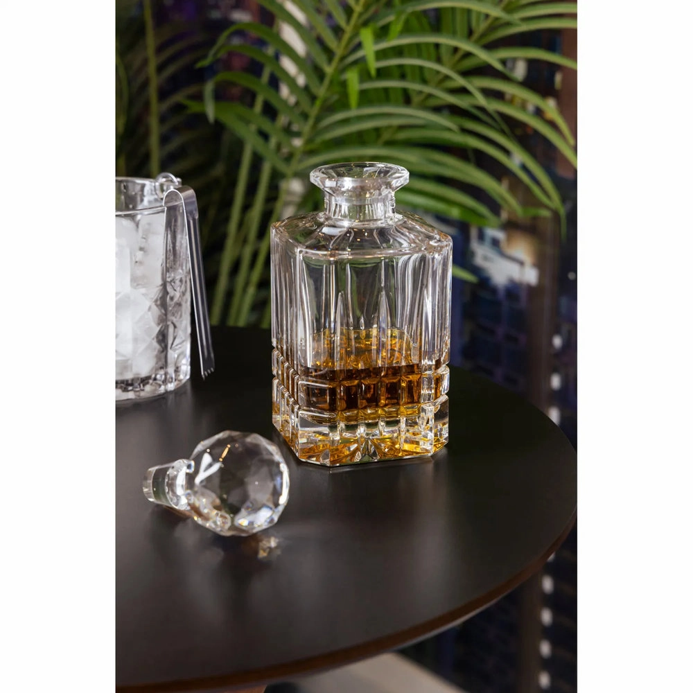 Garrafa Bohemia Dover Transparente 700 Ml Garrafa Bohemia Dover Transparente 700 Ml