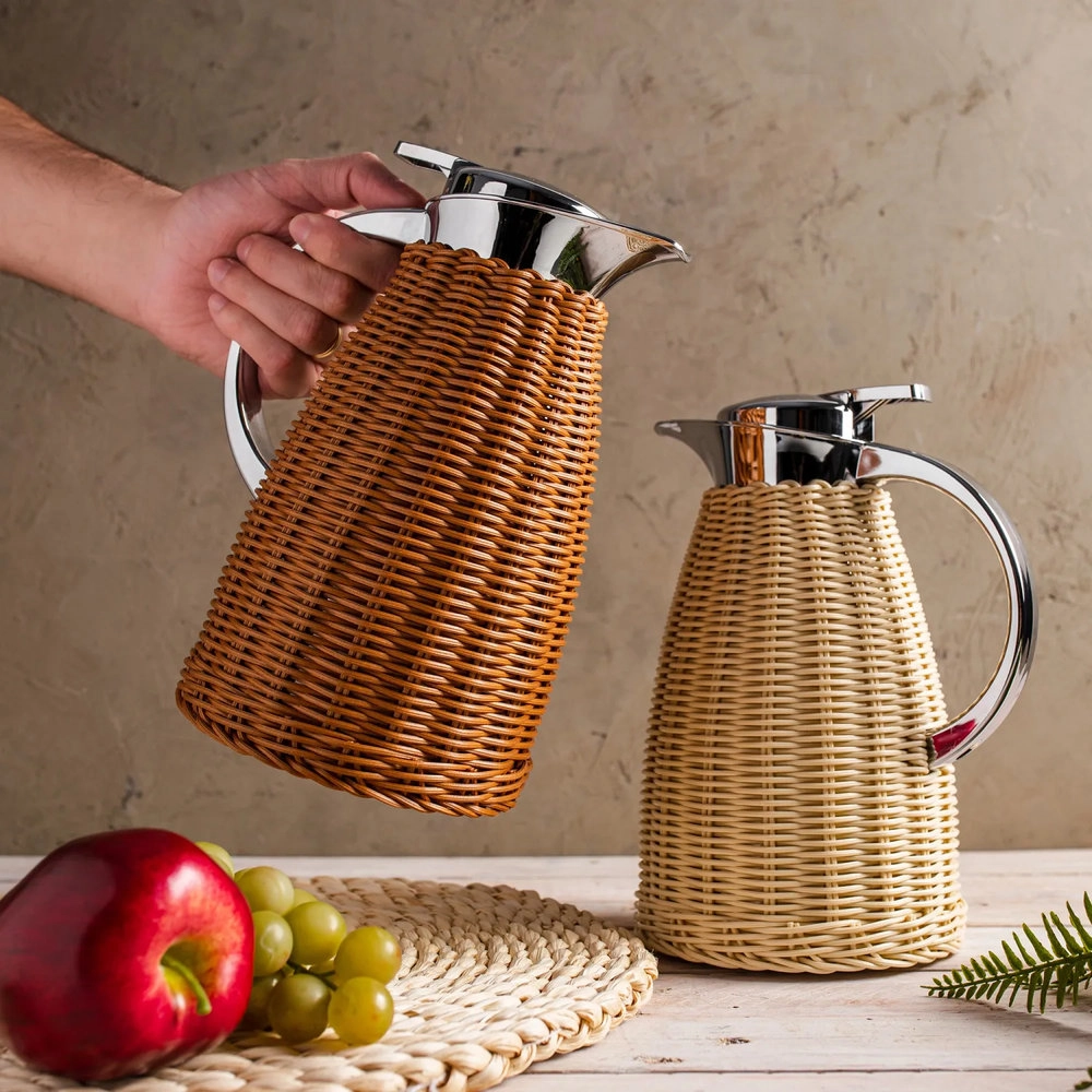 Garrafa Termica de Aco Inox Com Rattan Plastico Bege 1,5l - Wolff Garrafa Termica de Aco Inox Com Rattan Plastico Bege 1,5l - Wolff