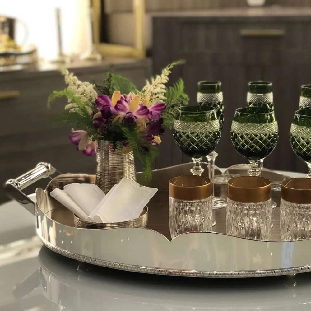 Bandeja St James Coracao Com Cordao Palha e Fundo de Madeira Bandeja St James Coracao Com Cordao Palha e Fundo de Madeira