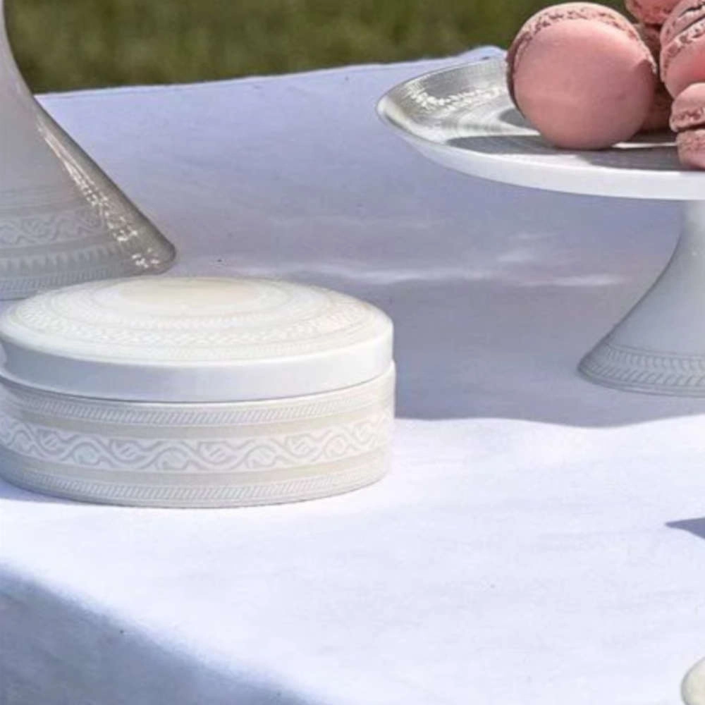 Caixa Redonda Vista Alegre Ivory 4,5 X 10 Cm Caixa Redonda Vista Alegre Ivory 4,5 X 10 Cm