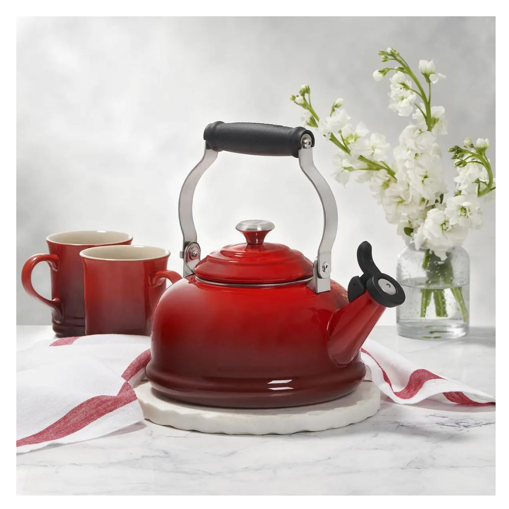 Chaleira C/ Apito Le Creuset 1,6 Litros - Com Pegador Em Aco