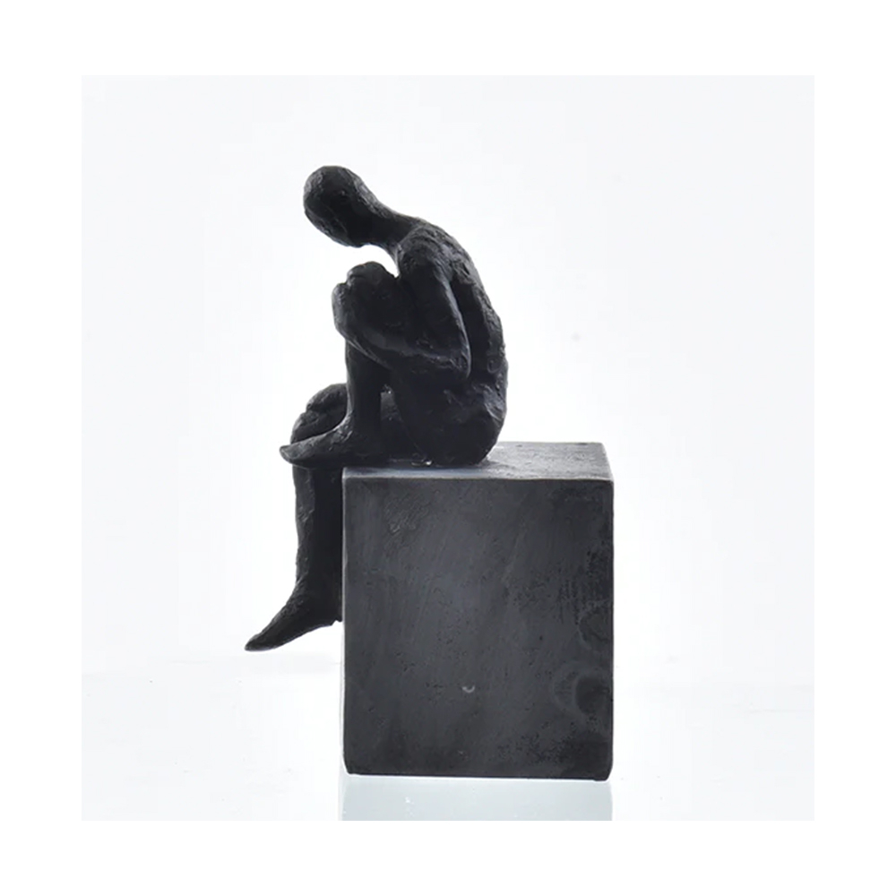 Escultura Home Collection Homem Sentado Refletindo 16 Cm