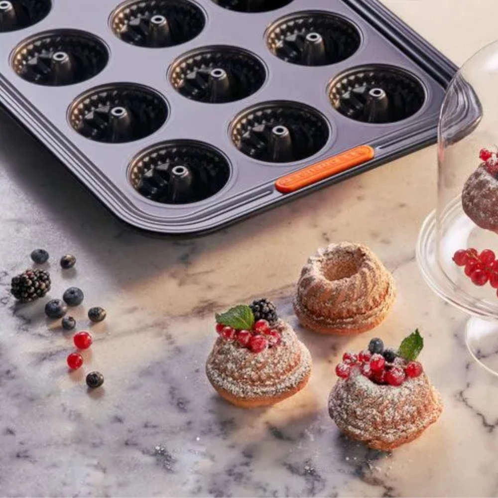 Forma Para 12 Mini Bundt Le Creuset Bakeware 40 X 30 X 3 Cm